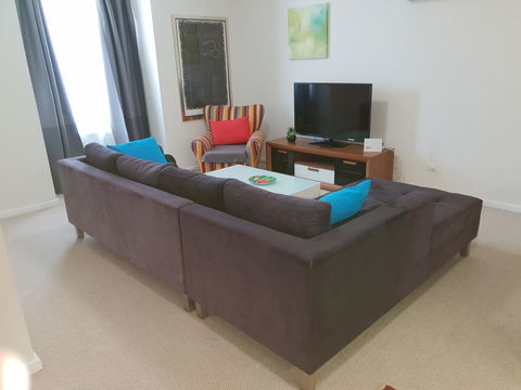 Superb 2 BR East Perth Riverside Apartment Location Comfort And Space 45 - Hobart Tourism 0