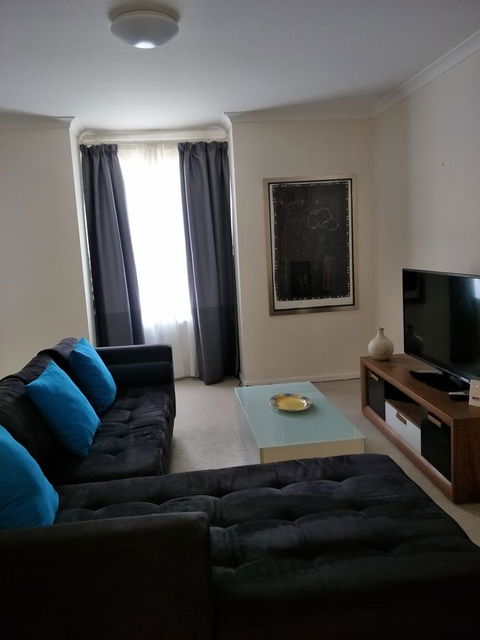 Superb 2 BR East Perth Riverside Apartment Location Comfort And Space 45 - Hobart Tourism 11