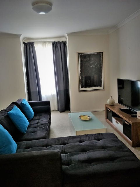 Superb 2 BR East Perth Riverside Apartment Location Comfort And Space 45 - Hobart Tourism 14