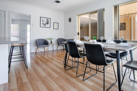 Jane Residence - Hobart Tourism 13