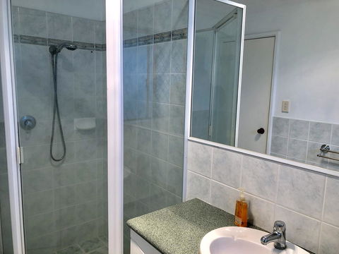 Charming Quiet Lodge-2 Minutes Walk To Shopping Complex - Hobart Tourism 13