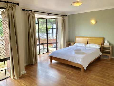 Charming Quiet Lodge-2 Minutes Walk To Shopping Complex - Hobart Tourism 0