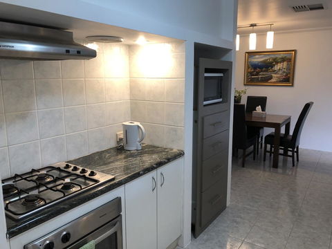 Charming Quiet Lodge-2 Minutes Walk To Shopping Complex - Hobart Tourism 7
