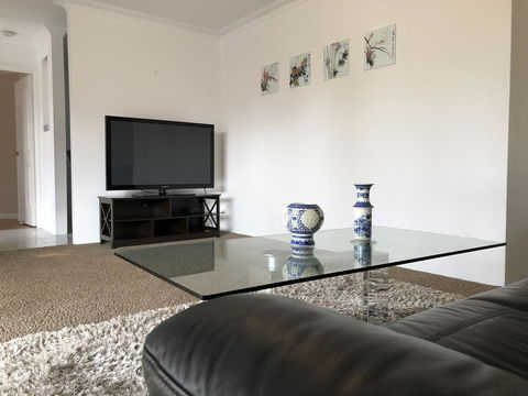 Charming Quiet Lodge-2 Minutes Walk To Shopping Complex - Hobart Tourism 5