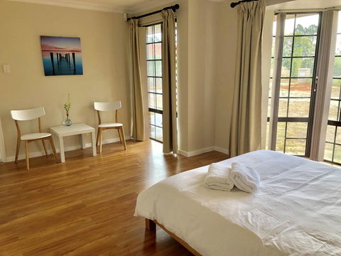 Charming Quiet Lodge-2 Minutes Walk To Shopping Complex - Hobart Tourism 2