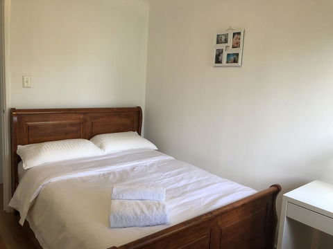 Charming Quiet Lodge-2 Minutes Walk To Shopping Complex - Hobart Tourism 19