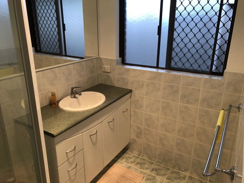 Charming Quiet Lodge-2 Minutes Walk To Shopping Complex - Hobart Tourism 15