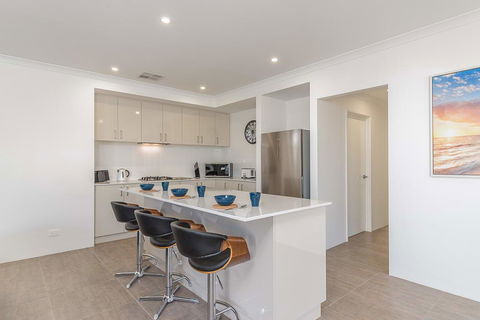 Karrinyup Waters Luxury House Rental - Hobart Tourism 8