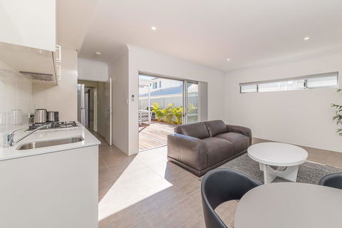 Karrinyup Waters Luxury House Rental - Hobart Tourism 7