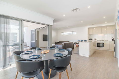 Karrinyup Waters Luxury House Rental - Hobart Tourism 18