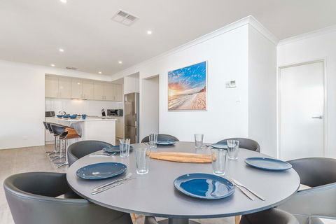 Karrinyup Waters Luxury House Rental - Hobart Tourism 1