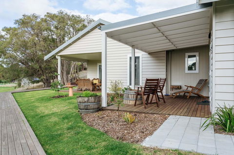 Stablebase - Hobart Tourism 0