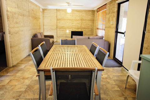Hopetoun Motel & Chalet Village - Tourism TAS 40