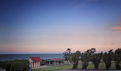 Hopetoun Motel & Chalet Village - Tourism TAS 34