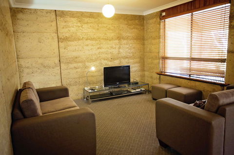 Hopetoun Motel & Chalet Village - Tourism TAS 41