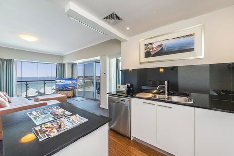 A 406 FANTASTIC OCEAN BEACH And MARINA VIEW APT - MANDURAH - Tourism TAS 18