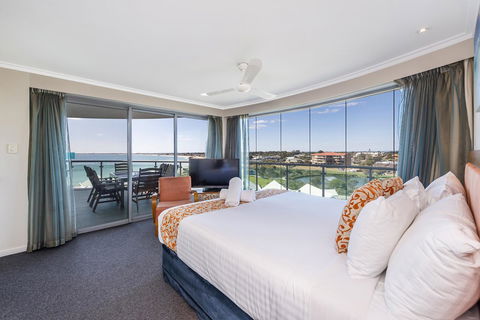 A 406 FANTASTIC OCEAN BEACH And MARINA VIEW APT - MANDURAH - Tourism TAS 13