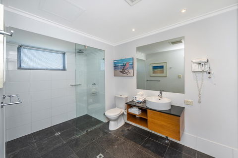A 406 FANTASTIC OCEAN BEACH And MARINA VIEW APT - MANDURAH - Tourism TAS 16