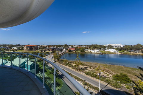 A 406 FANTASTIC OCEAN BEACH And MARINA VIEW APT - MANDURAH - Tourism TAS 11