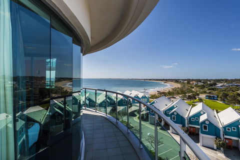 A 406 FANTASTIC OCEAN BEACH And MARINA VIEW APT - MANDURAH - Tourism TAS 9