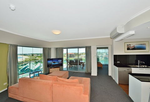 A 406 FANTASTIC OCEAN BEACH And MARINA VIEW APT - MANDURAH - Tourism TAS 10