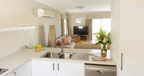 The Marina Hotel - Mindarie - Hobart Tourism 24