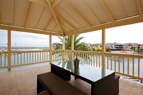 The Marina Hotel - Mindarie - Hobart Tourism 7