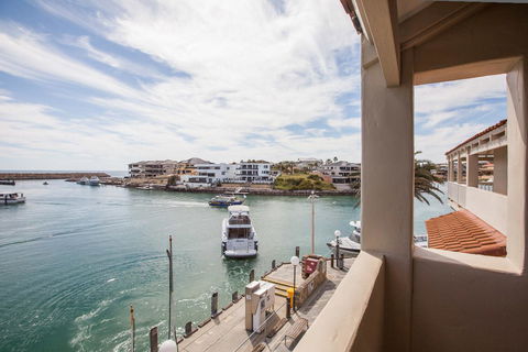 The Marina Hotel - Mindarie - Hobart Tourism 2