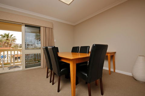 The Marina Hotel - Mindarie - Hobart Tourism 11