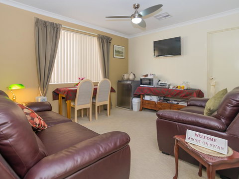 Ascot On Swan Bed & Breakfast - Tourism TAS 4