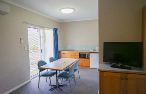 Esplanade Hotel Busselton - Tourism TAS 20