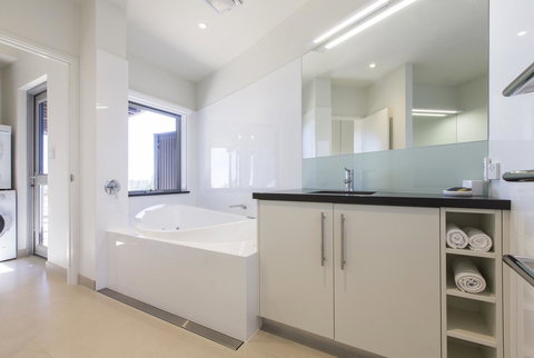 Aquatic Visions - Tourism TAS 19