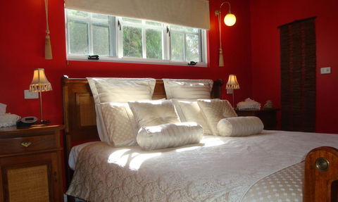Lanterns Retreats - Hobart Tourism 0