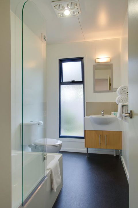Swansea Beach Chalets - Tourism TAS 9