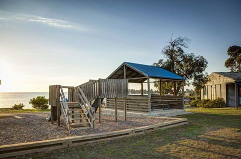 Swansea Beach Chalets - Tourism TAS 37