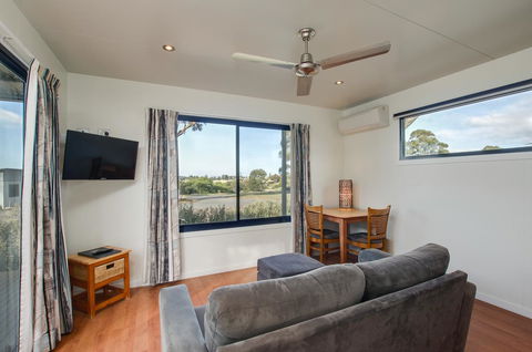 Swansea Beach Chalets - Tourism TAS 8