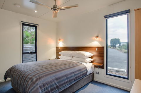 Swansea Beach Chalets - Tourism TAS 14