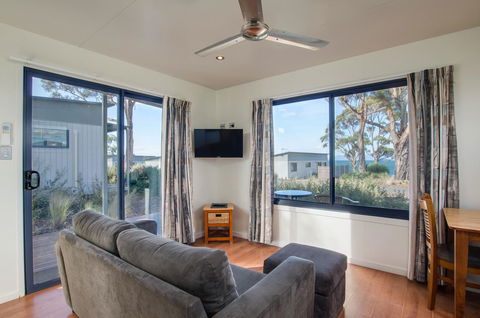 Swansea Beach Chalets - Tourism TAS 18