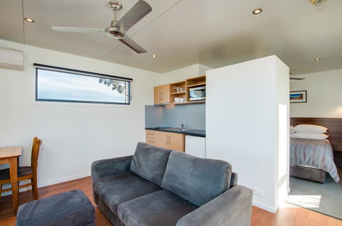 Swansea Beach Chalets - Tourism TAS 16