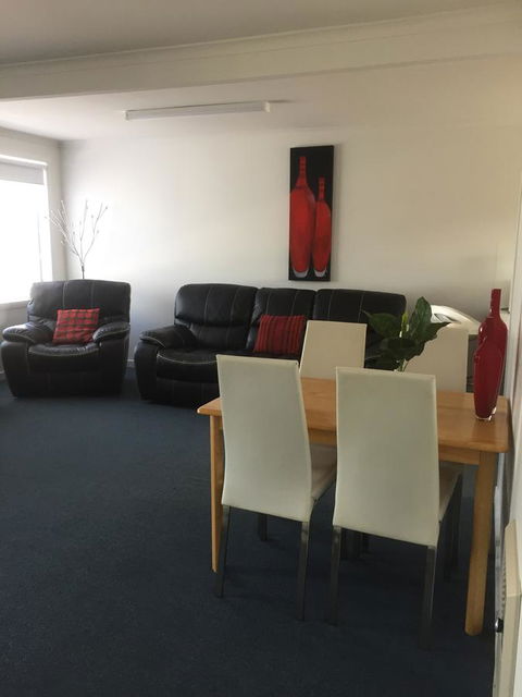 Old Pier Apartments - Tourism TAS 11