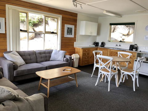 BINALONG BEACH COTTAGE Beachfront At Bay Of Fires Next To Restaurant - Tourism TAS 2