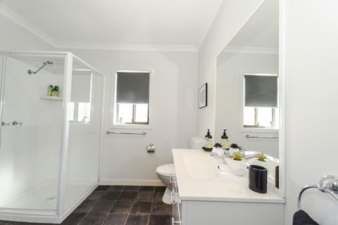 Bircoo Cottage Beach And Golf Getaway - Hobart Tourism 9