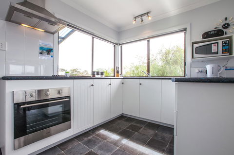Bircoo Cottage Beach And Golf Getaway - Hobart Tourism 3