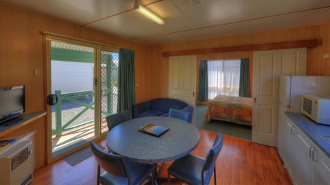 Bicheno Cabin Park - Tourism TAS 19