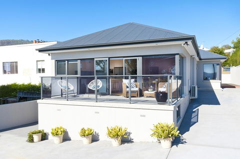 Sandy Bay Waterfront Home - Tourism TAS 33