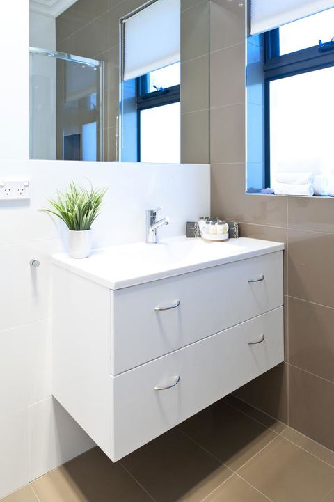 Sandy Bay Waterfront Home - Tourism TAS 34