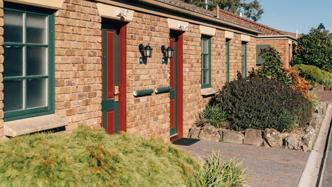Country Club Villas - Hobart Tourism 10