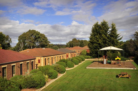 Country Club Villas - Hobart Tourism 0