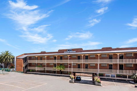 Coach House Launceston - Tourism TAS 31