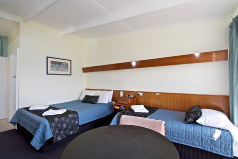 Riverfront Motel & Villas - Tourism TAS 38